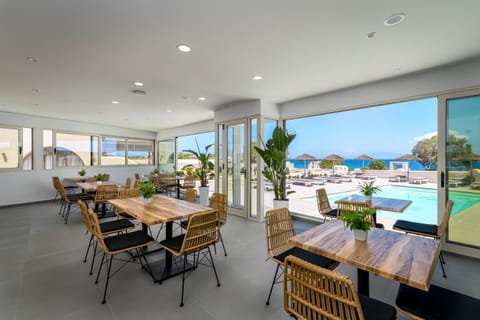 Restaurant/places to eat, Food and drinks, Breakfast