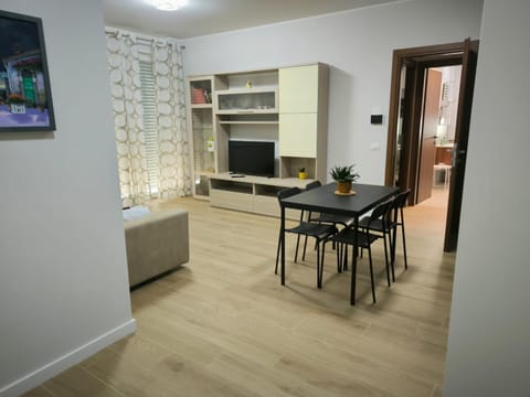 Living room, Photo of the whole room, Seating area, Dining area