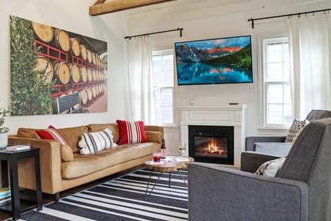 Kilted Cowboy - Hot Tub Fire Pit & Close to Main House in Fredericksburg