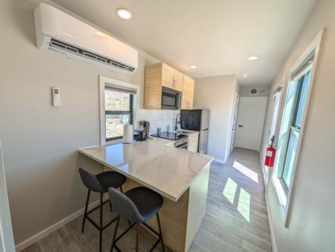 Container Home at Stardust Big Bend 5 min from Park Apartment in Big Bend National Park