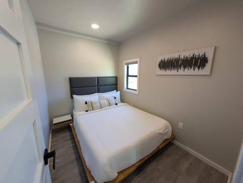 Container Home at Stardust Big Bend 5 min from Park Apartment in Big Bend National Park