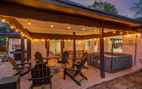 Spring Branch Getaway Feat 5BD Pool Hot tub House in Houston