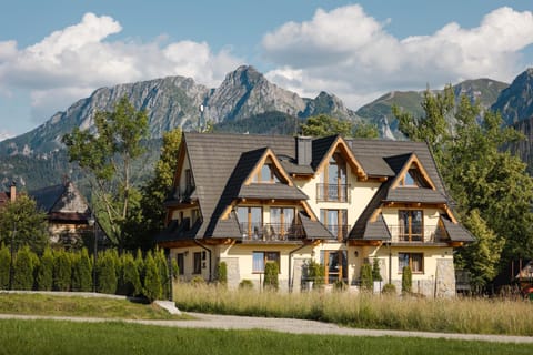 Property building, Nearby landmark, Spring, Day, Garden, Mountain view