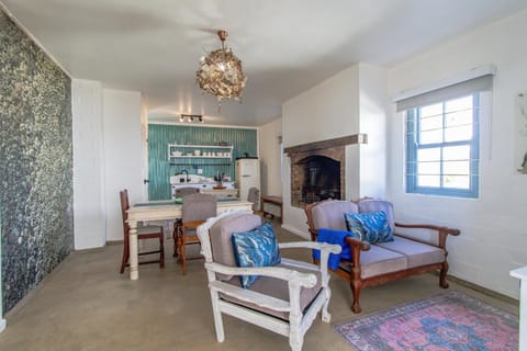 BBQ facilities, Kitchen or kitchenette, Living room, Seating area, Dining area, fireplace