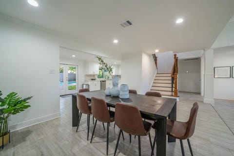 Bright and Spacious Home for w Pool -over 30 Nights- House in Houston