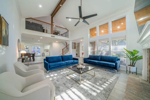 Bright and Spacious Home for w Pool -over 30 Nights- House in Houston