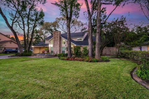 Bright and Spacious Home for w Pool -over 30 Nights- House in Houston