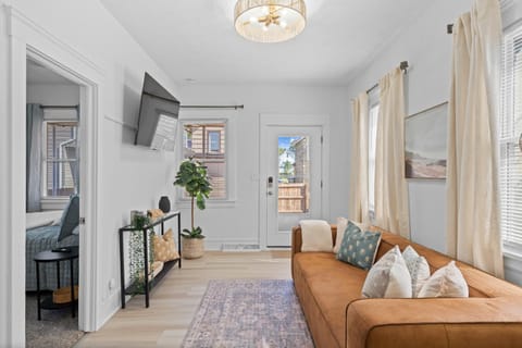 Comfortable 2-Bedroom House In Cleveland 1330 House in Cleveland Heights