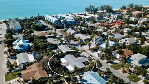 Property building, Neighbourhood, Bird's eye view, Street view, Location