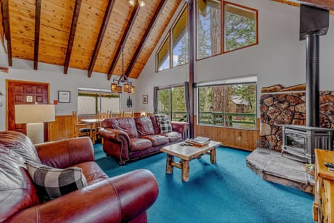 Near Northstar Wooded Retreat with Deck & Loft House in Tahoe Vista