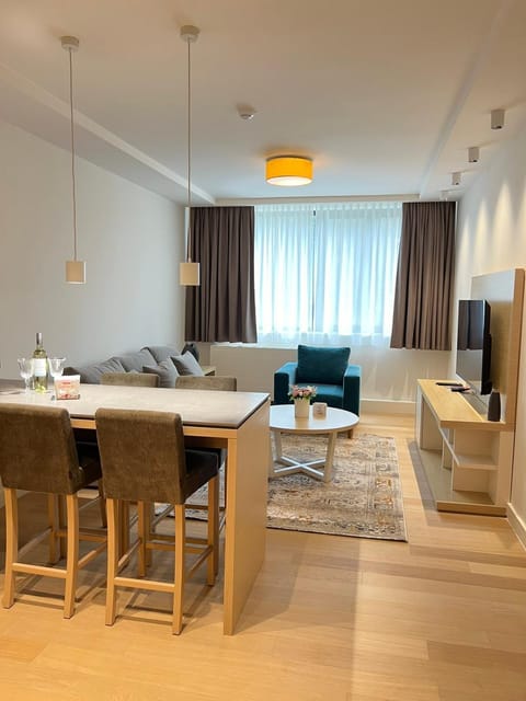 Communal lounge/ TV room, TV and multimedia, Living room