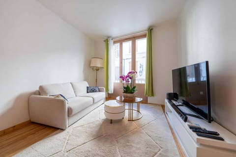 Communal lounge/ TV room, TV and multimedia, Living room, Seating area