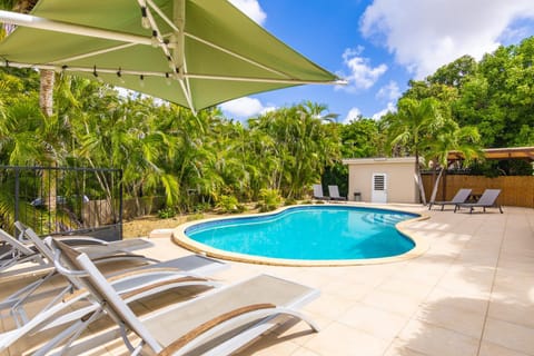 Garden view, Pool view, Swimming pool, sunbed