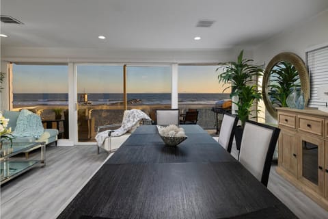 8BR Beach Duplex with Ocean Views, Patio & Pool Table House in Balboa Peninsula