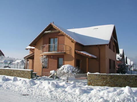 Property building, Facade/entrance, Off site, Winter