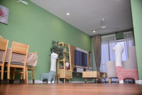 Communal lounge/ TV room, TV and multimedia, Seating area, Bedroom