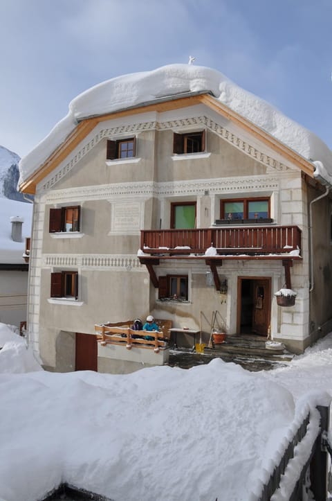 Property building, Facade/entrance, Property logo or sign, Winter