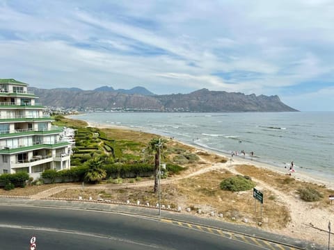 Sunset Accommodation in Strand Apartment hotel in Cape Town