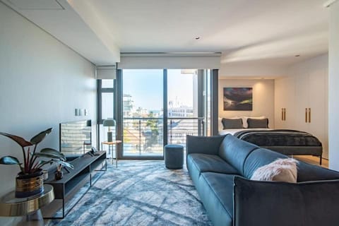 Bed, TV and multimedia, Living room, Photo of the whole room, Seating area, Bedroom