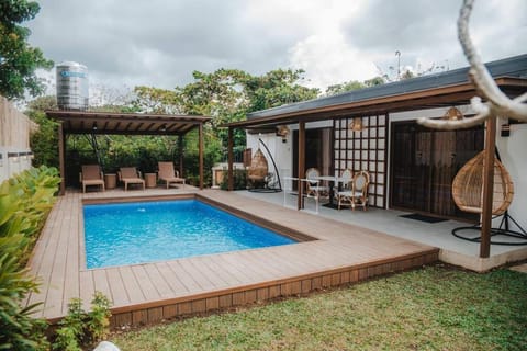 Property building, Patio, Day, Garden, Pool view, Swimming pool, sunbed