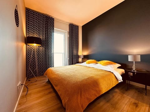 Property building, Bed, Bedroom