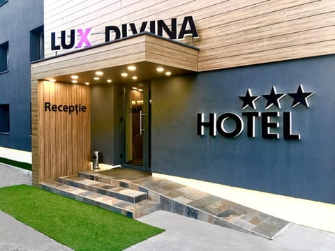 Facade/entrance, Property logo or sign, Summer