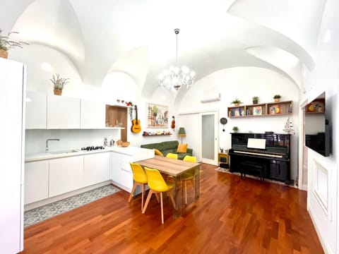 Kitchen or kitchenette, Dining area, dishwasher, oven, stove, kitchen