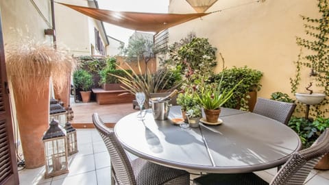 Patio, Balcony/Terrace, Alcoholic drinks