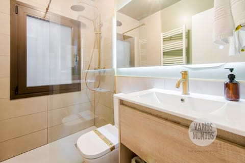 Shower, Bathroom, towels