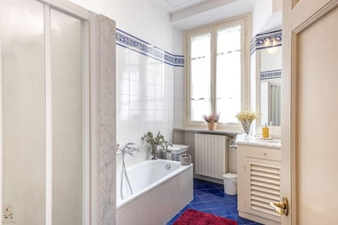 Classic Apt in the Center, near Guinigi's Tower Apartment in Capannori