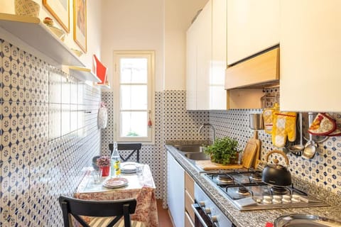 Classic Apt in the Center, near Guinigi's Tower Apartment in Capannori