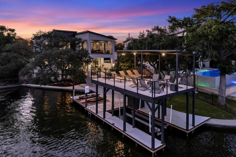 The Live Oaks at Highland Haven with Concierge Services House in Granite Shoals