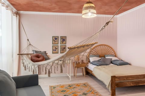 Bed, Living room, Photo of the whole room, Seating area, Bedroom