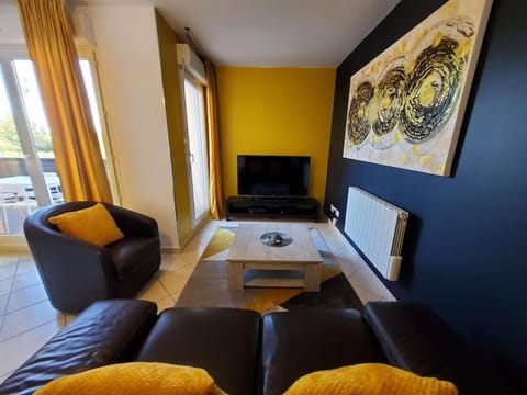 Duplex blue and yellow- Groupama Stadium-Eurexpo-Lyon Apartment in Auvergne-Rhône-Alpes