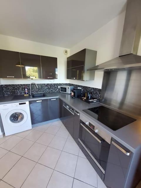 Duplex blue and yellow- Groupama Stadium-Eurexpo-Lyon Apartment in Auvergne-Rhône-Alpes