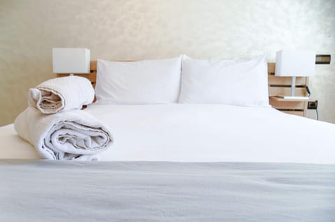Bed, Photo of the whole room, Bedroom, towels