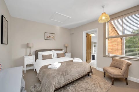 Delightful 10 St Martins - 2 bed, 2 bathroom with parking available House in Bury Saint Edmunds