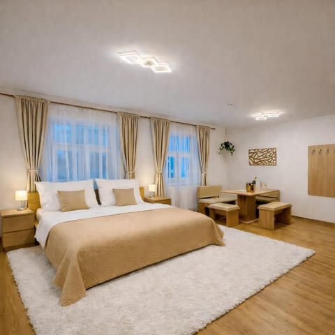 Bed, Dining area, Bedroom, River view