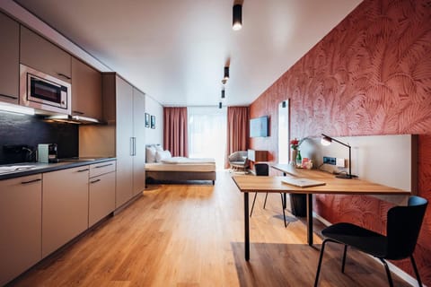 Bed, TV and multimedia, Kitchen or kitchenette, Living room, Photo of the whole room, Dining area, stove