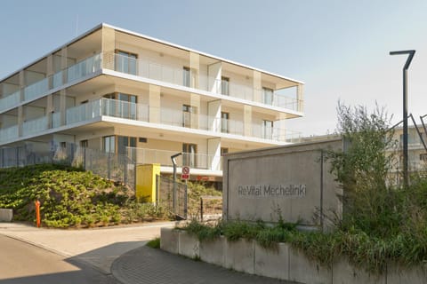 Property building, Day