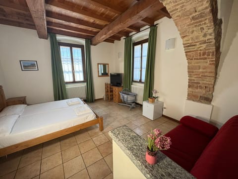 Bed, TV and multimedia, Living room, Photo of the whole room, Bedroom