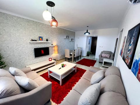 Communal lounge/ TV room, TV and multimedia, Living room, Seating area, Dining area, Evening entertainment