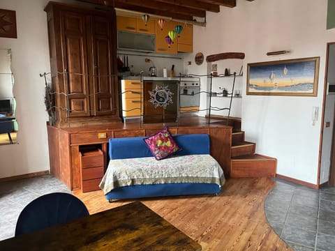 Kitchen or kitchenette, Photo of the whole room, Seating area