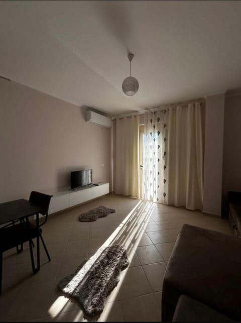 Spring, Day, Night, Winter, Summer, TV and multimedia, Kitchen or kitchenette, Living room, Decorative detail, Decorative detail, Seating area, Autumn, Time of day, Sunrise, Sunset, kitchen