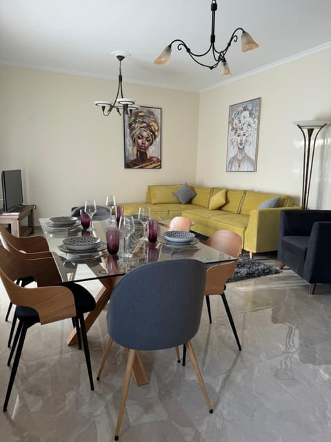 Seating area, Dining area