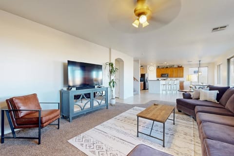 Hot Tub and Game Room Poolside Paradise in Phoenix! House in Laveen Village