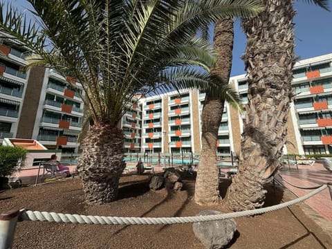 Property building, Day, Swimming pool, Location