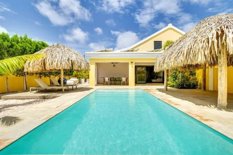 Patio, Garden view, Pool view, Swimming pool, sunbed