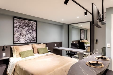 Bed, TV and multimedia, Photo of the whole room, Dining area, Bedroom