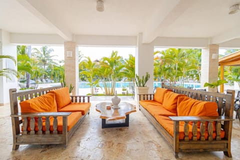 Seating area, Pool view